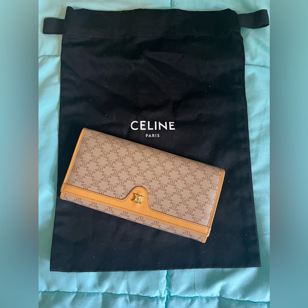 Celine Kisslock long wallet- LIKE NEW!